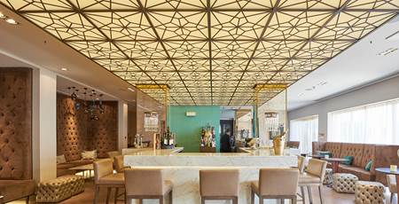 Duques Bar, Dona Filipa Hotel
